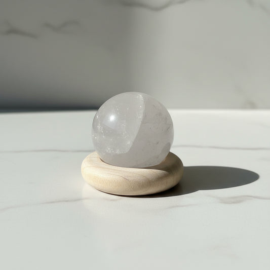Mini Esfera de Cuarzo Blanco · Pureza, Amplificación y Claridad