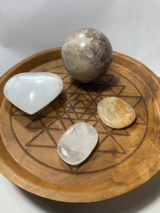 Plato de madera tallado con Sri Yantra