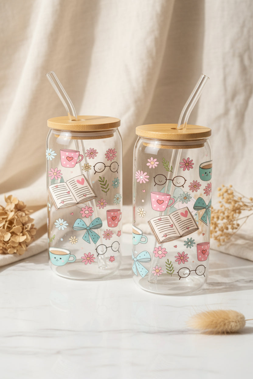 Vaso de Cristal Ilustrado con Flores, Libros y Gafas con Tapa Bambú