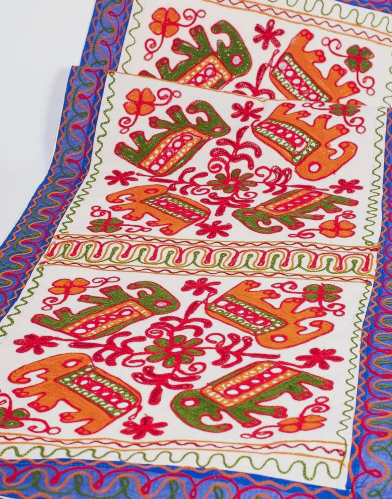 Tapiz Bordado a mano de Elefantes · Algodón