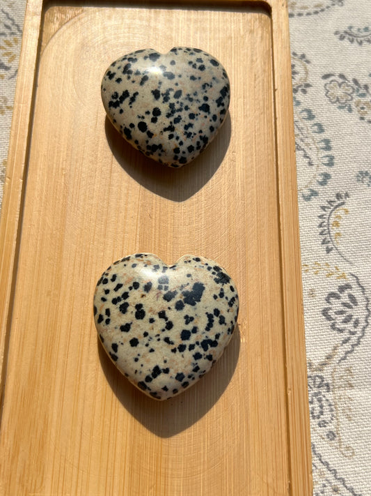 Corazón Plano de Jaspe Dálmata - Alegría y Protección | Amatena (vídeo al final)