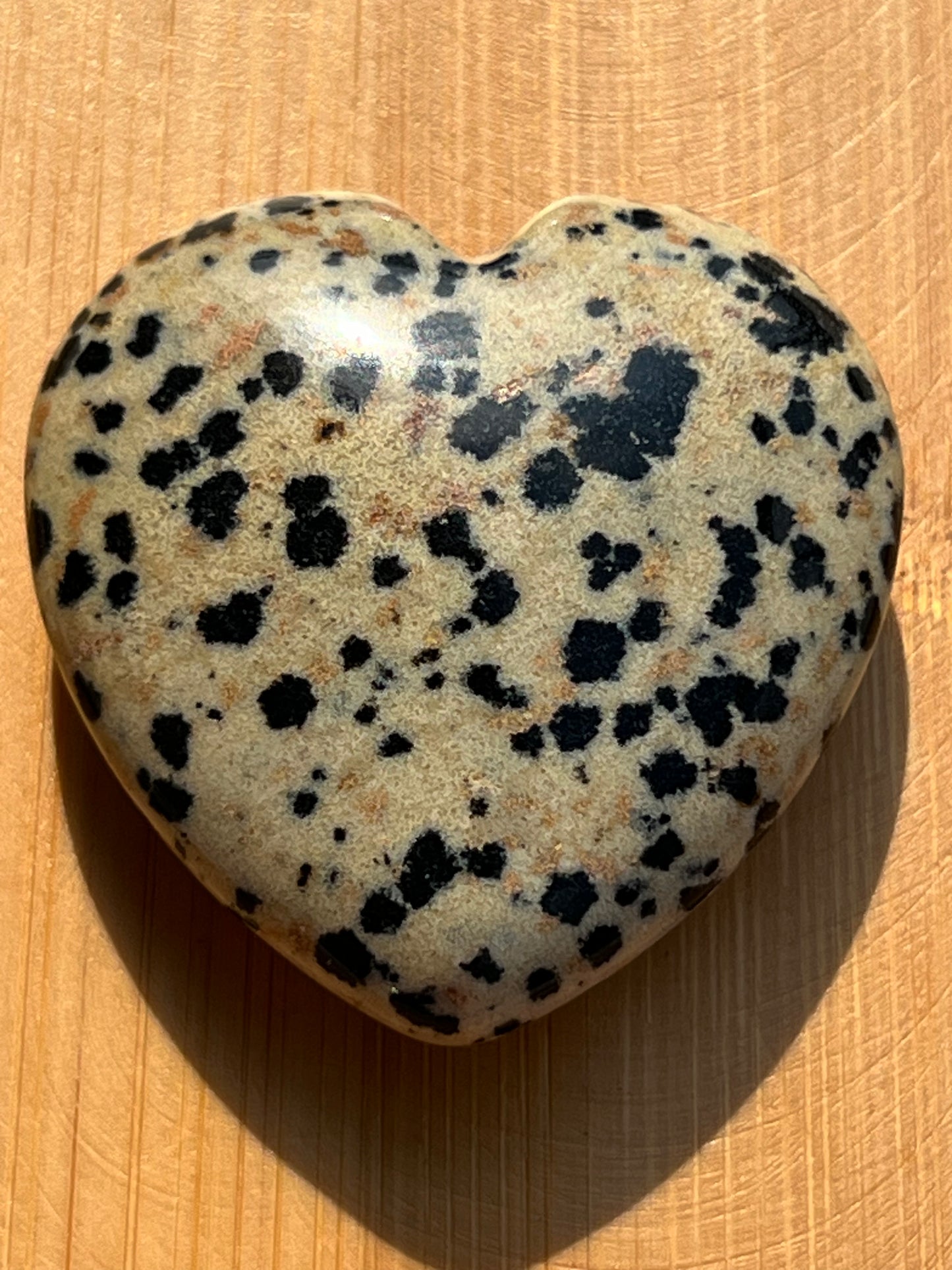 Corazón Plano de Jaspe Dálmata - Alegría y Protección | Amatena (vídeo al final)