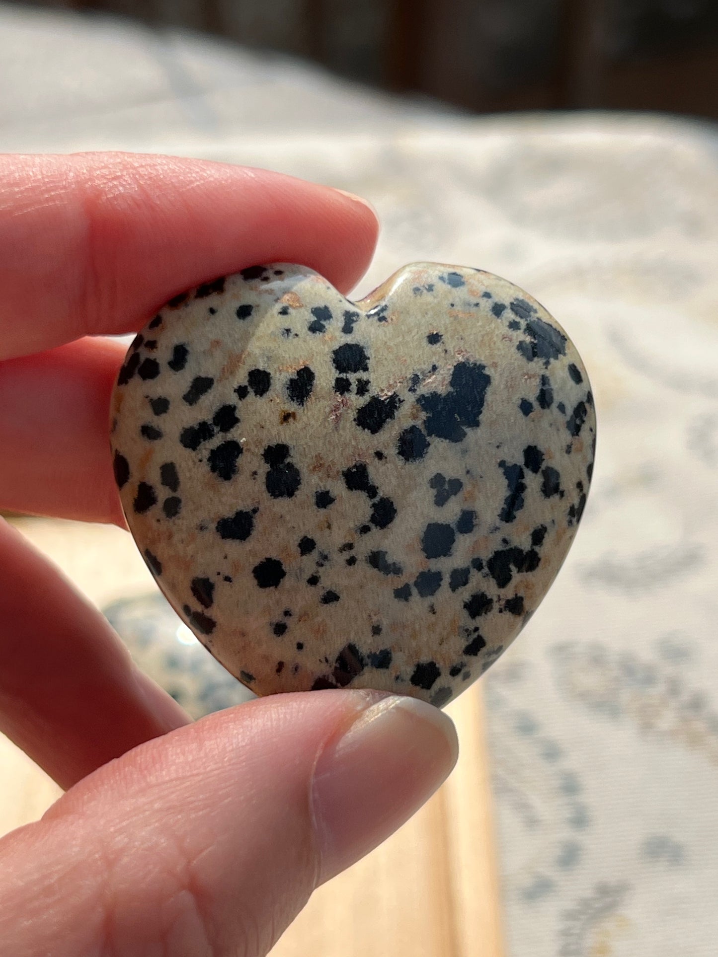 Corazón Plano de Jaspe Dálmata - Alegría y Protección | Amatena (vídeo al final)