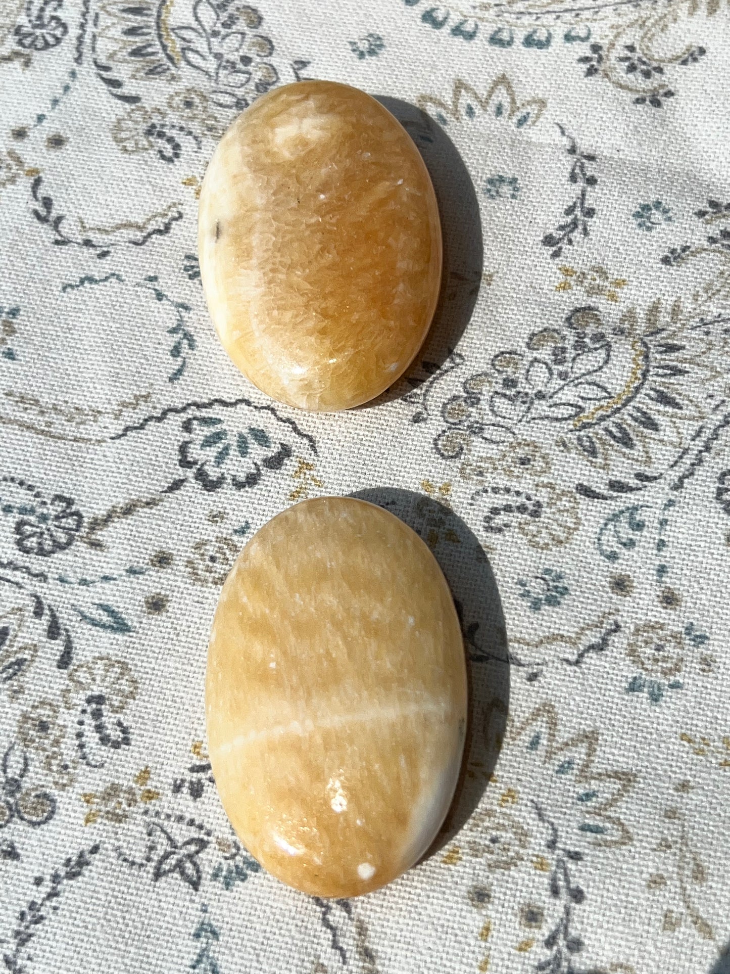 Piedra de Palma de Calcita Amarilla - Alegría y Vitalidad | Amatena