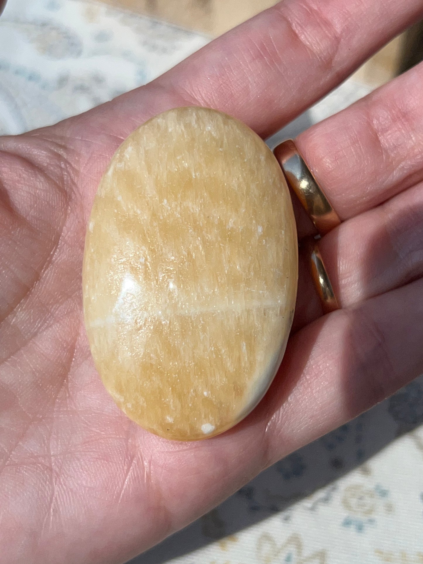 Piedra de Palma de Calcita Amarilla - Alegría y Vitalidad | Amatena