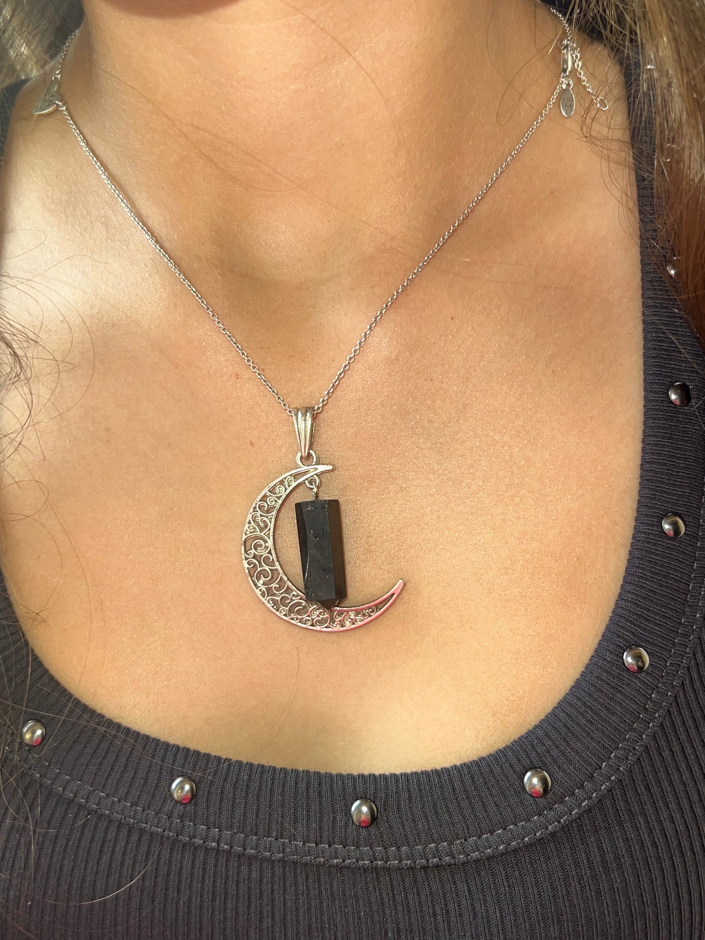 Colgante Luna con Punta de Shungit + cordón (sin cadena)